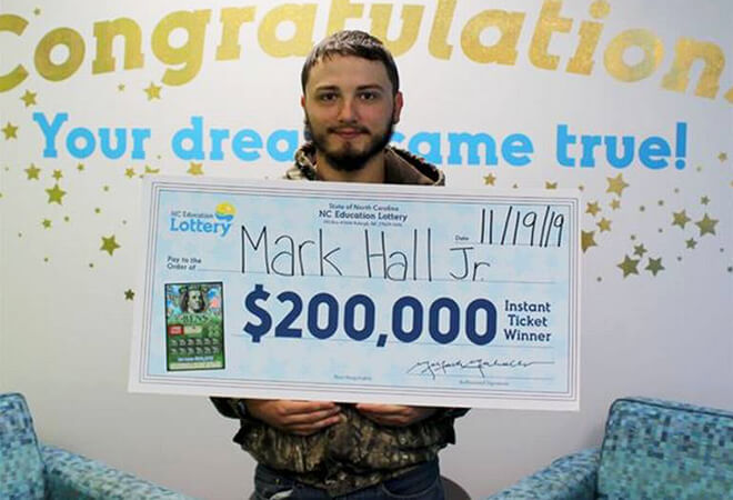 Người đàn ông may mắn ở Bắc Carolina trúng số 200 nghìn USD